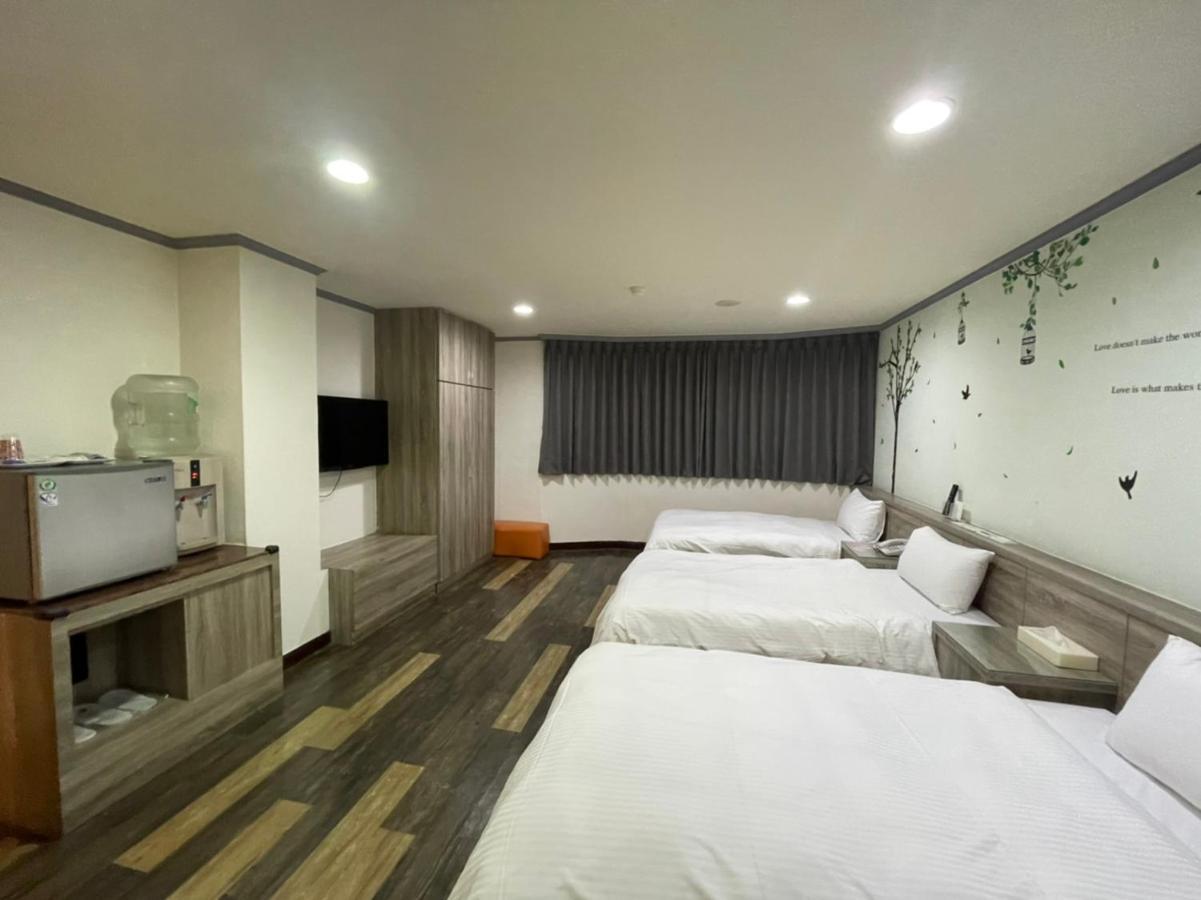 A22 Wei Lu Hotel Чжунлі Екстер'єр фото